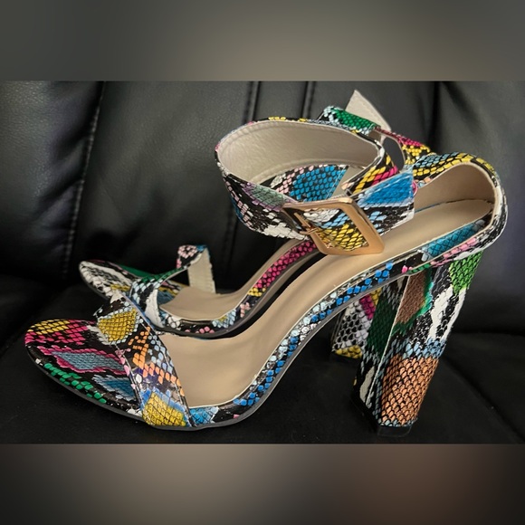 ChicMe: Women’s Snakeskin Print Ankle Buckled Chunky Heels: Size 11 - Picture 3 of 6